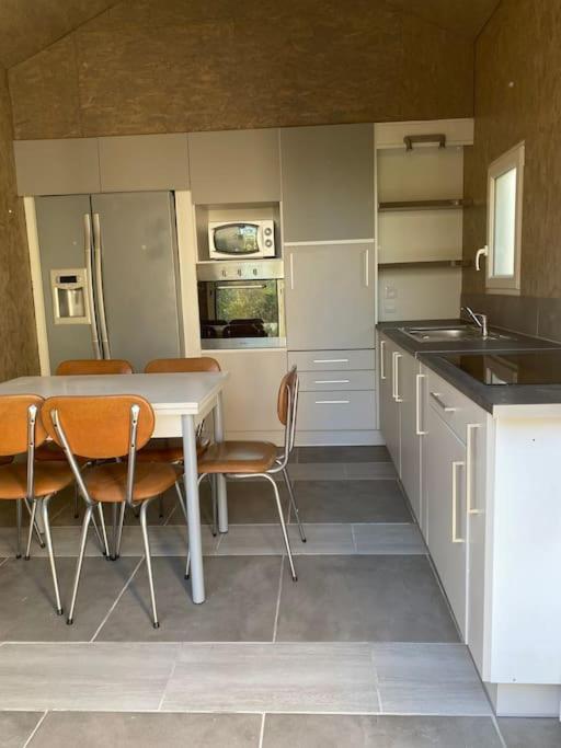 Dans Une Maison Familiale Avec Jardin A 800M De La Plage Breville-sur-Mer Экстерьер фото